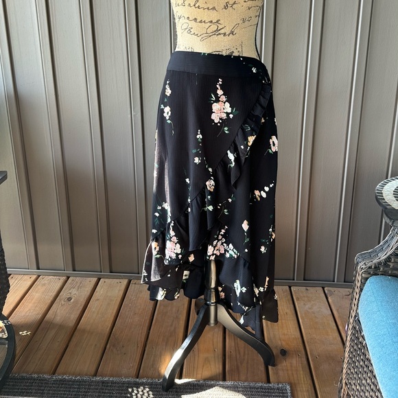 LC Lauren Conrad Floral Black High-low Skirt XL - Picture 1 of 10